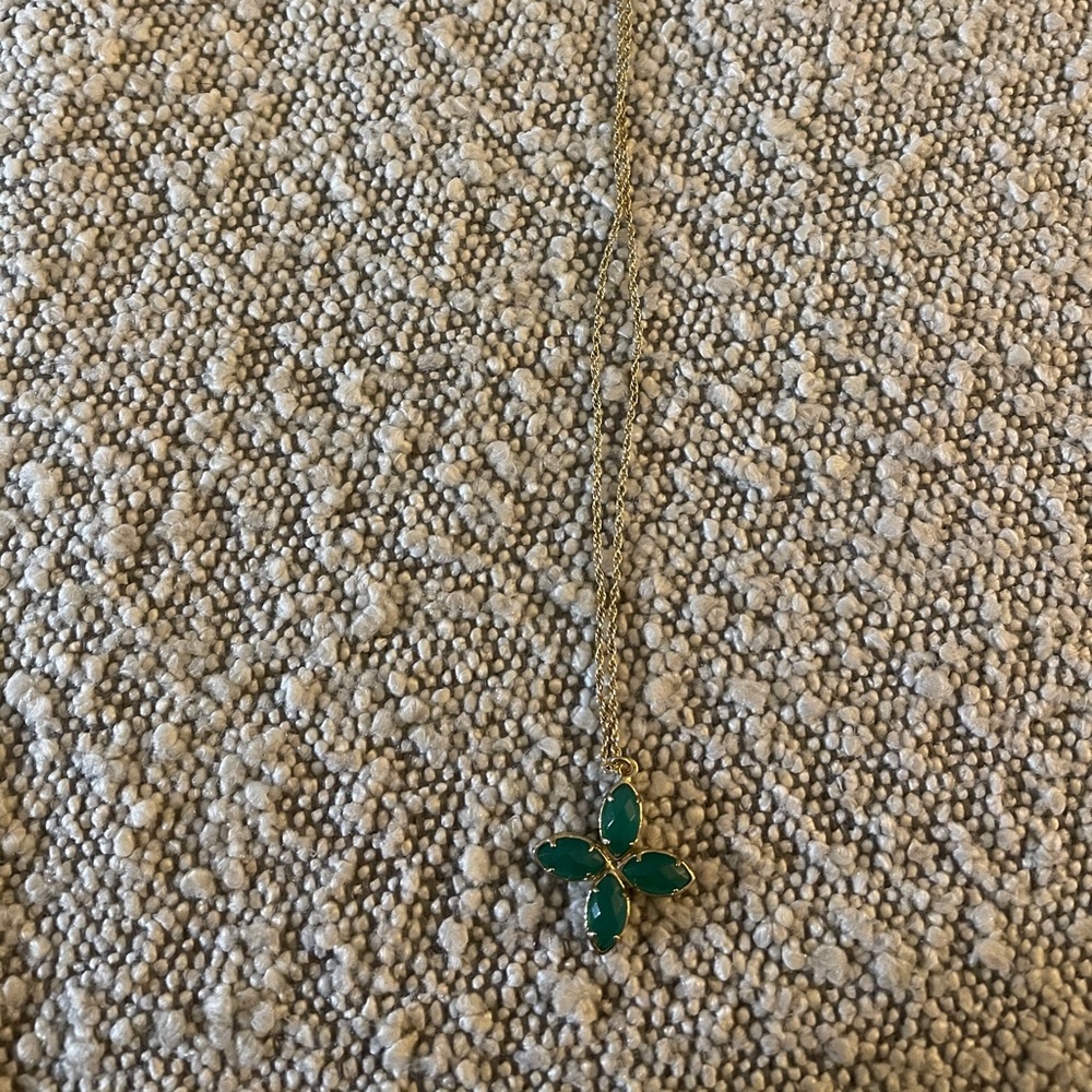 Kendra Scott necklace